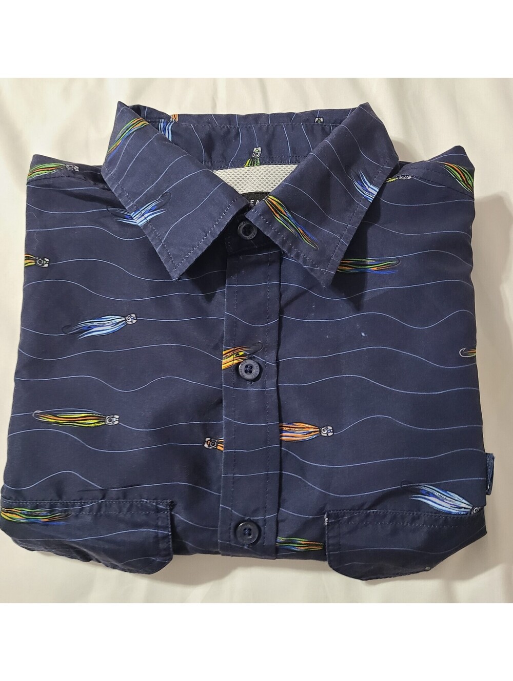 Realtree Jig Fishing Shirt Mens Sz Medium Navy Blue Vented Mesh Liner Lures EUC